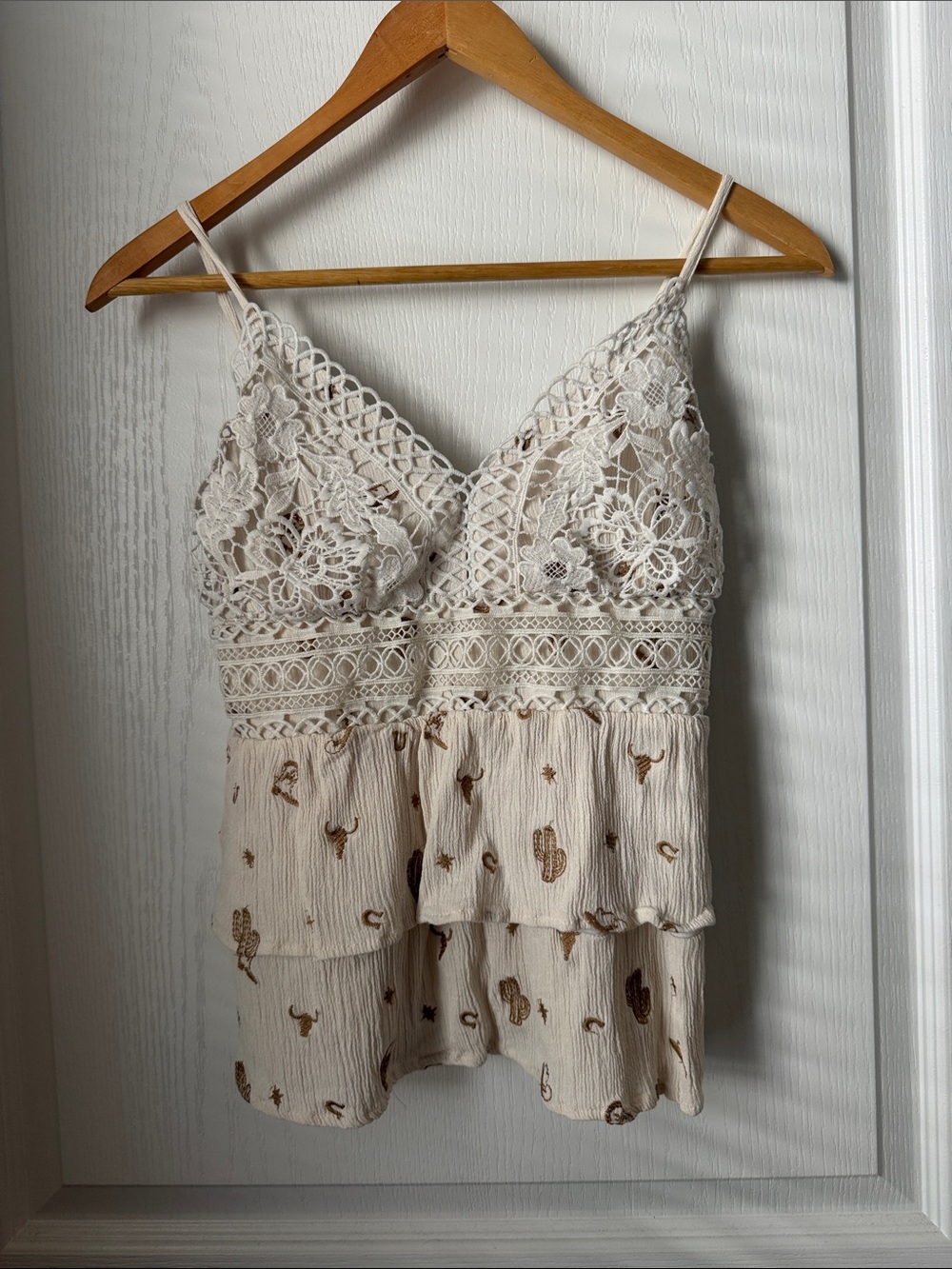 Lace-Trim Cream Floral Tiered Cami Top